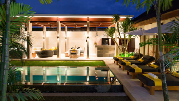 Villa Lilibel - Poolside at night
